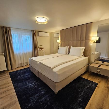 Hotel Queen Râmnicu Vâlcea Екстериор снимка
