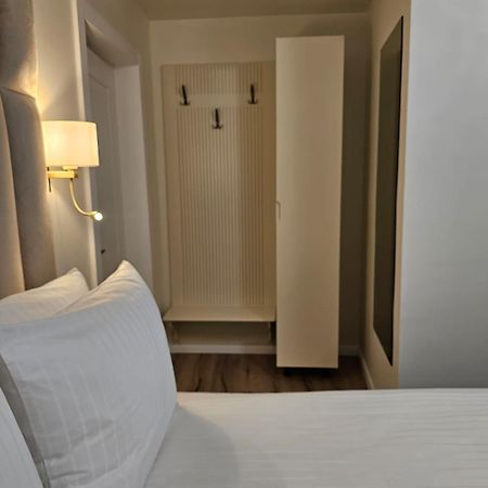 Hotel Queen Râmnicu Vâlcea Екстериор снимка