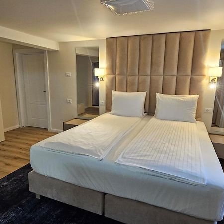 Hotel Queen Râmnicu Vâlcea Екстериор снимка