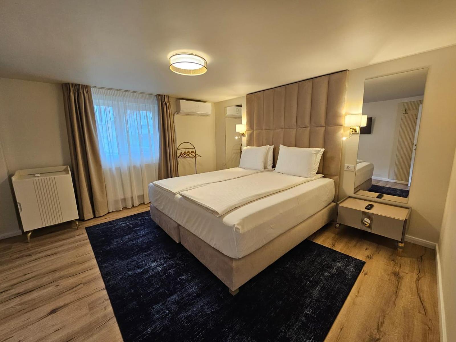 Hotel Queen Râmnicu Vâlcea Екстериор снимка