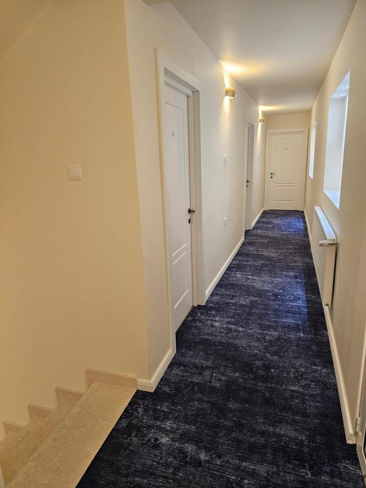 Hotel Queen Râmnicu Vâlcea Екстериор снимка