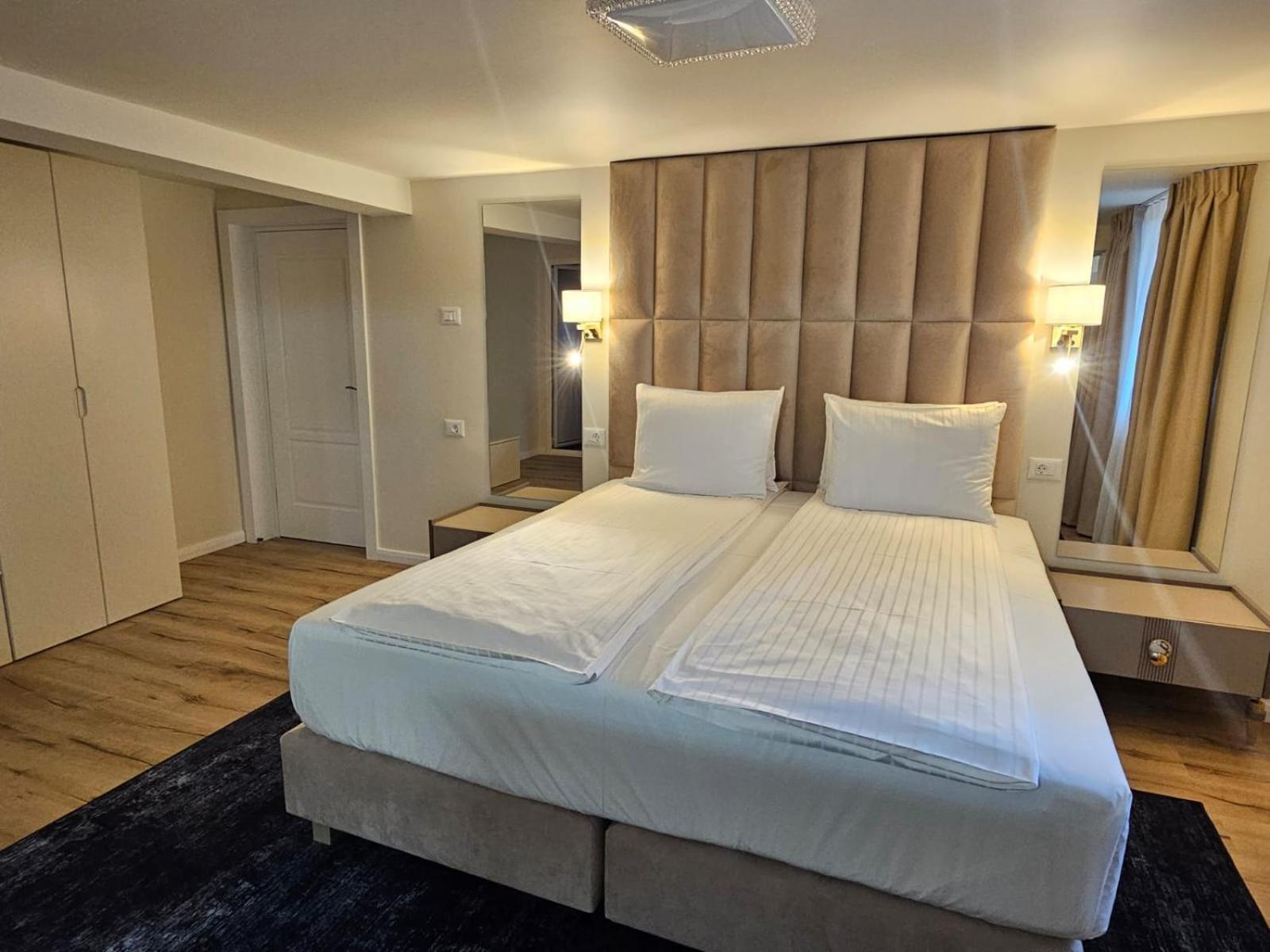 Hotel Queen Râmnicu Vâlcea Екстериор снимка